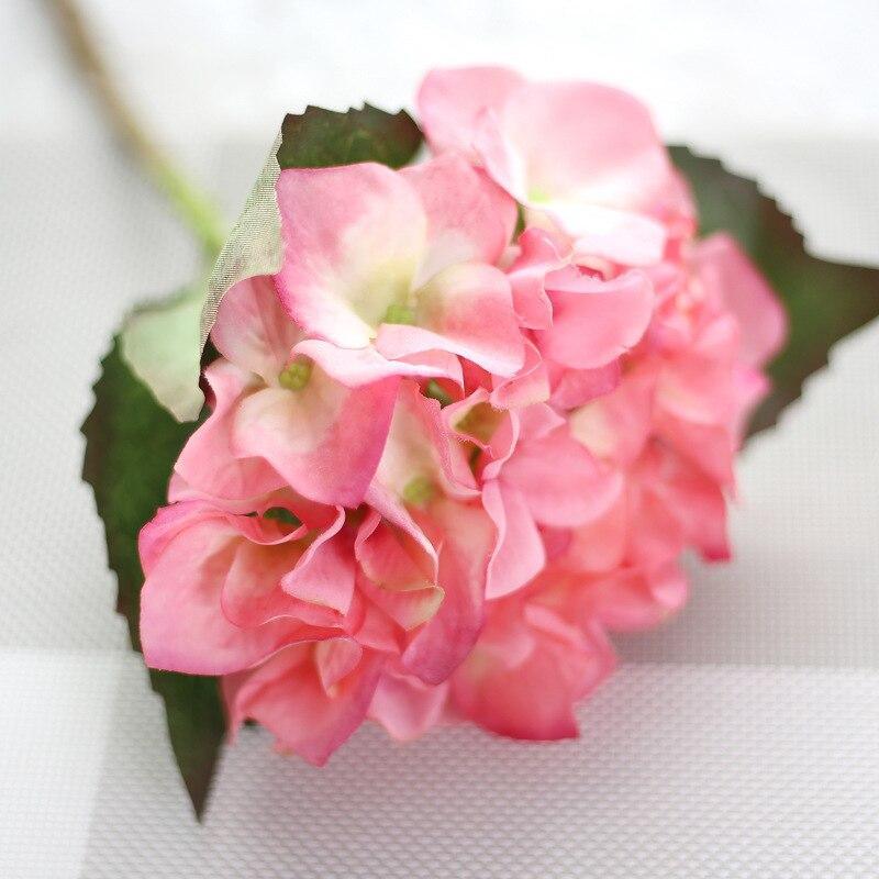 Cette image montre une fleur d'hortensia artificiel pour cimetière de couleur rose 