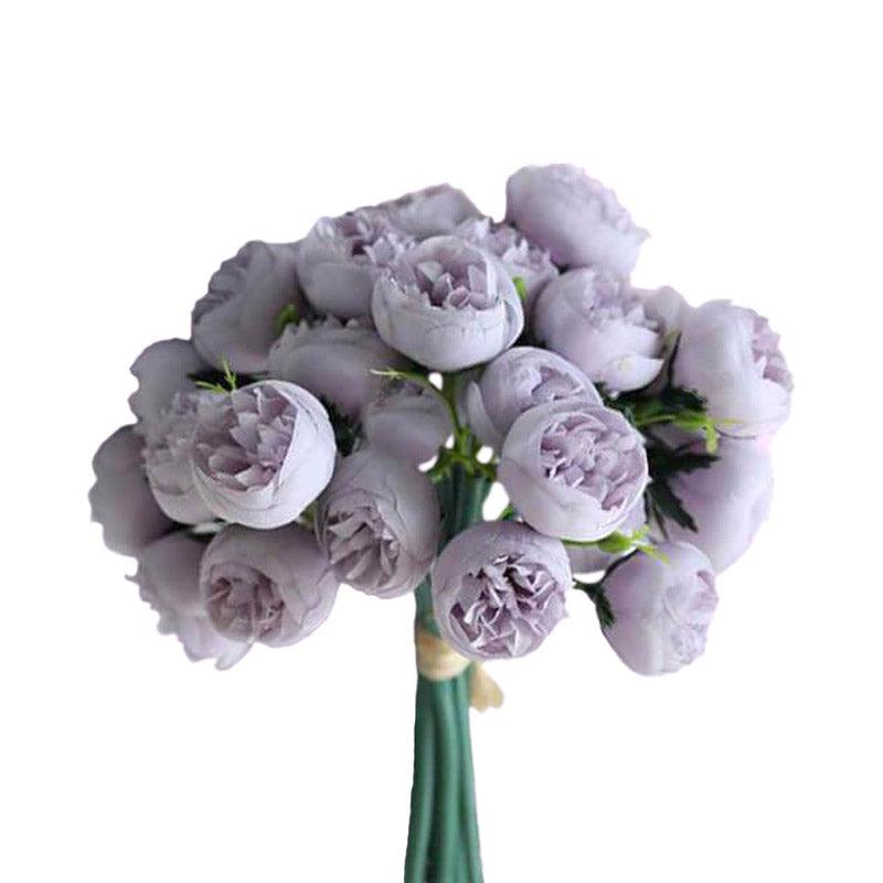 Cette image montre un bouquet de pivoines artificielle de couleur violette