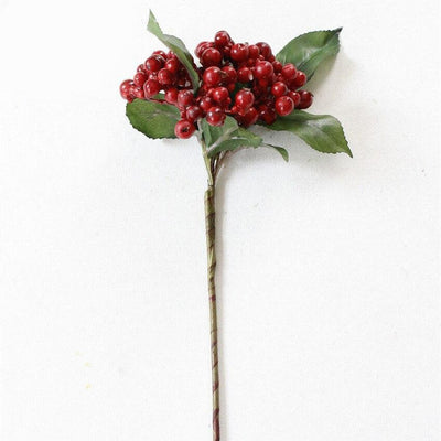 Cette image montre une décoration florale rouge