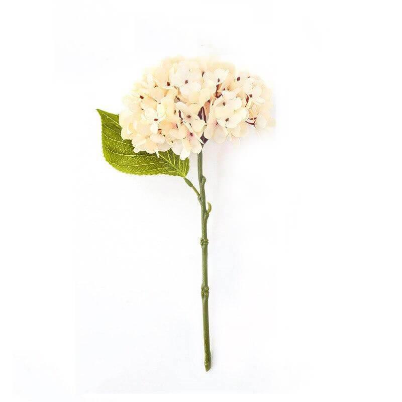Cette image montre un bouquet d'hortensia artificiel blanche