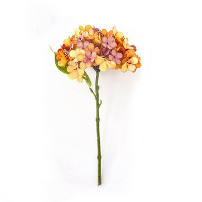 Cette image montre un bouquet d'hortensia artificiel orange