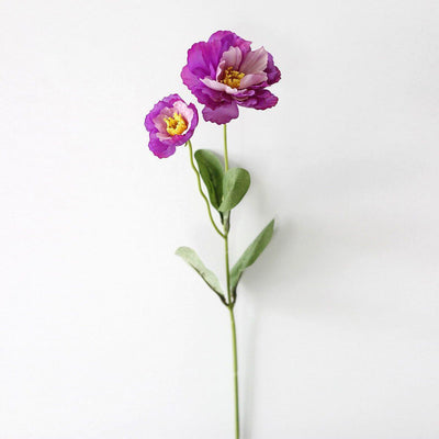 Cette image montre une fleur artificielle pour cimetière et extérieur de couleur violette