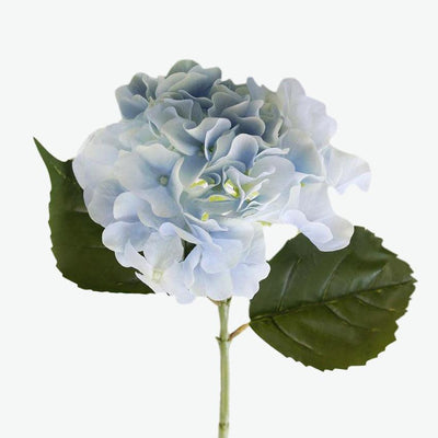 Cette image montre une fleur d'hortensia artificiel bleu. Cette hortensia est une fleur artificielle pour cimetière