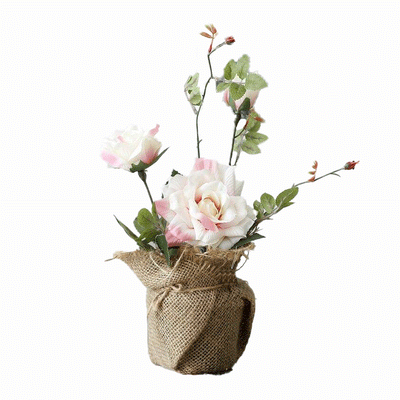 Cette image montre un bouquet de roses artificielles de couleur rose