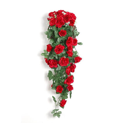 Fausse plante tombante avec roses rouges