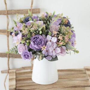 Bouquet champêtre de roses artificielles violettes